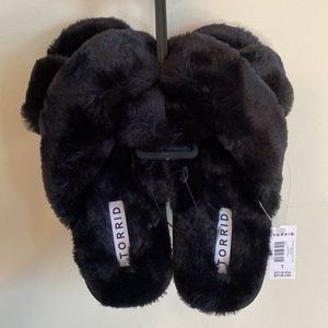 Torrid Criss Cross Strap Fuzzy Black Slippers 7 (WW) NWT